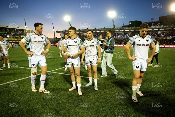 240426 - Cardiff Rugby v Ospreys - United Rugby Championship - Dejected Ospreys at full time