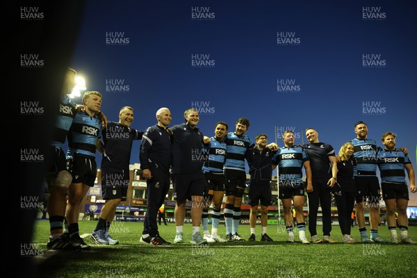240426 - Cardiff Rugby v Ospreys - United Rugby Championship - Cardiff team huddle at full time