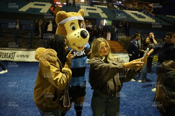 240426 - Cardiff Rugby v Ospreys - United Rugby Championship - Fans at full time