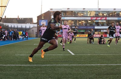 100126 - Cardiff Rugby v Racing 92, EPCR Challenge Cup -Selestino Ravutaumada of Racing 92 races in to score try