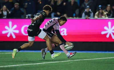 100126 - Cardiff Rugby v Racing 92, EPCR Challenge Cup - Ben Thomas of Cardiff Rugby runs in to score try