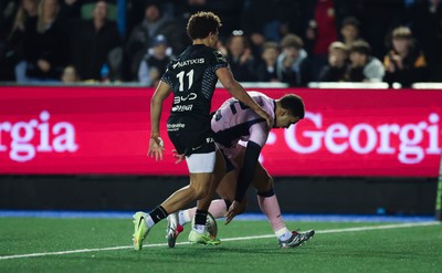 100126 - Cardiff Rugby v Racing 92, EPCR Challenge Cup - Ben Thomas of Cardiff Rugby runs in to score try