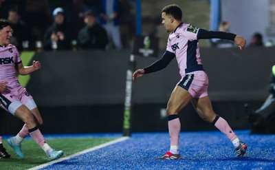 100126 - Cardiff Rugby v Racing 92, EPCR Challenge Cup - Ben Thomas of Cardiff Rugby runs in to score try