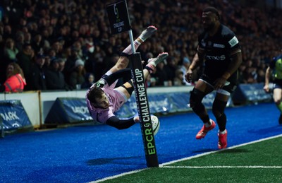 100126 - Cardiff Rugby v Racing 92, EPCR Challenge Cup - Iwan Stephens of Cardiff Rugby is in touch as he dives for the line