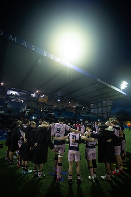100126 - Cardiff Rugby v Racing 92, EPCR Challenge Cup - Cardiff Rugby huddle up0 at the end of the match