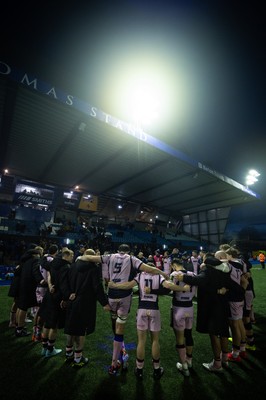 100126 - Cardiff Rugby v Racing 92, EPCR Challenge Cup - Cardiff Rugby huddle up0 at the end of the match