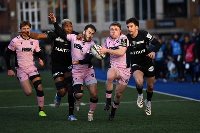 100126 - Cardiff Rugby v Racing 92 - EPCR Challenge Cup - Tom Bowen of Cardiff Rugby runs in to score a try