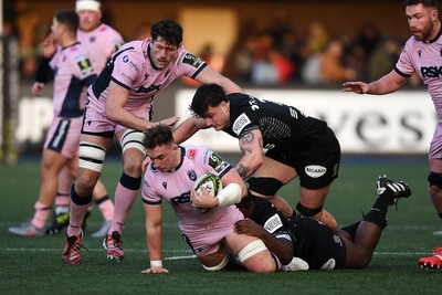 100126 - Cardiff Rugby v Racing 92 - EPCR Challenge Cup - Taine Basham of Cardiff Rugby is challenged by Noa Zinzen of Racing 92