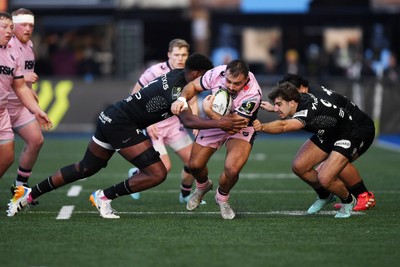100126 - Cardiff Rugby v Racing 92 - EPCR Challenge Cup - Liam Belcher of Cardiff Rugby is challenged by Leo Carbonneau of Racing 92