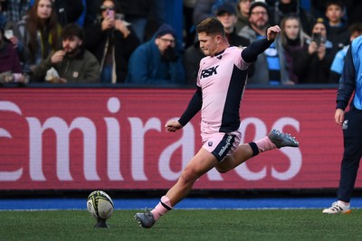 100126 - Cardiff Rugby v Racing 92 - EPCR Challenge Cup - Callum Sheedy of Cardiff Rugby kicks the conversion