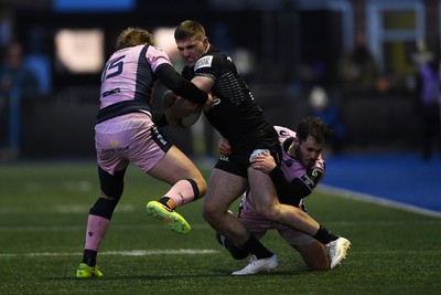 100126 - Cardiff Rugby v Racing 92 - EPCR Challenge Cup - Vladi Ashvetia of Racing 92 is challenged by Jacob Beetham of Cardiff Rugby