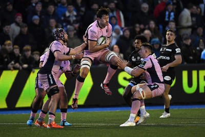 100126 - Cardiff Rugby v Racing 92 - EPCR Challenge Cup - Rory Thornton of Cardiff Rugby catches the ball