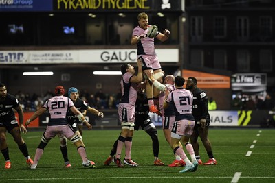 100126 - Cardiff Rugby v Racing 92 - EPCR Challenge Cup - Josh McNally of Cardiff Rugby wins the line-out