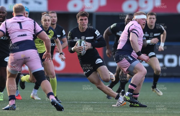 100126 - Cardiff Rugby v Racing 92, EPCR Challenge Cup - Geronimo Prisciantelli of Racing 92 breaks away