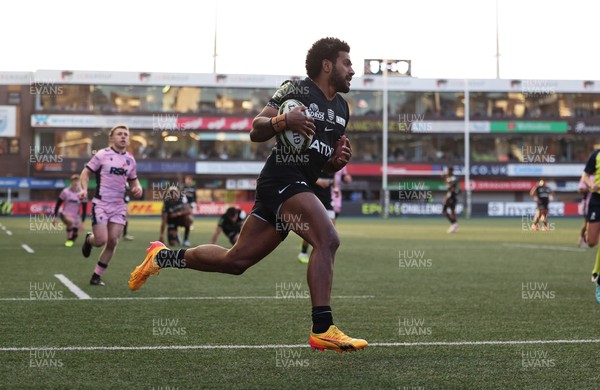 100126 - Cardiff Rugby v Racing 92, EPCR Challenge Cup -Selestino Ravutaumada of Racing 92 races in to score try