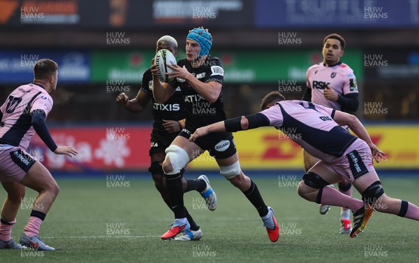 100126 - Cardiff Rugby v Racing 92, EPCR Challenge Cup - Maxime Baudonne of Racing 92 charges forward