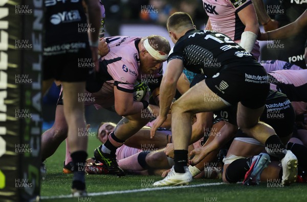 100126 - Cardiff Rugby v Racing 92, EPCR Challenge Cup - Keiron Assiratti of Cardiff Rugby powers over to score try