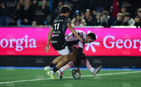 100126 - Cardiff Rugby v Racing 92, EPCR Challenge Cup - Ben Thomas of Cardiff Rugby runs in to score try