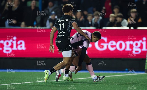 100126 - Cardiff Rugby v Racing 92, EPCR Challenge Cup - Ben Thomas of Cardiff Rugby runs in to score try