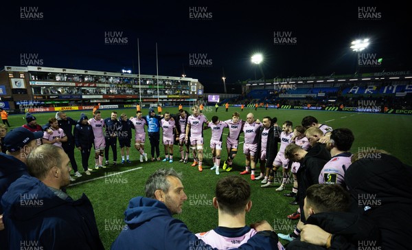 100126 - Cardiff Rugby v Racing 92, EPCR Challenge Cup - Cardiff Rugby huddle up0 at the end of the match