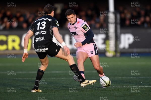 100126 - Cardiff Rugby v Racing 92 - EPCR Challenge Cup - Callum Sheedy of Cardiff Rugby is challenged by Sam James of Racing 92