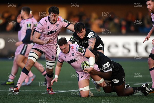 100126 - Cardiff Rugby v Racing 92 - EPCR Challenge Cup - Taine Basham of Cardiff Rugby is challenged by Noa Zinzen of Racing 92