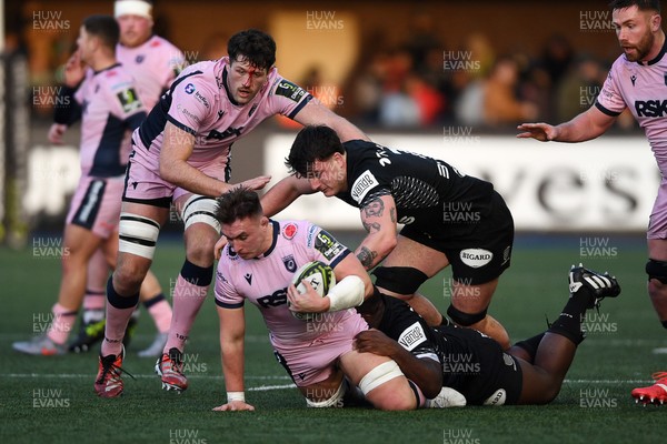 100126 - Cardiff Rugby v Racing 92 - EPCR Challenge Cup - Taine Basham of Cardiff Rugby is challenged by Noa Zinzen of Racing 92