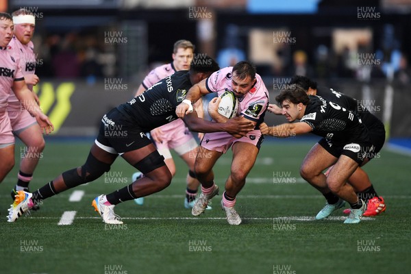 100126 - Cardiff Rugby v Racing 92 - EPCR Challenge Cup - Liam Belcher of Cardiff Rugby is challenged by Leo Carbonneau of Racing 92
