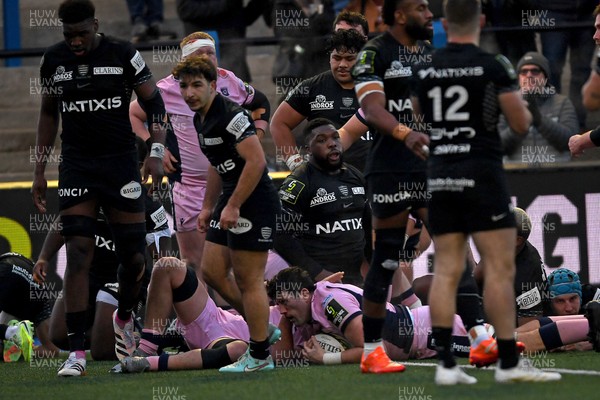 100126 - Cardiff Rugby v Racing 92 - EPCR Challenge Cup - Rory Thornton of Cardiff Rugby scores a try