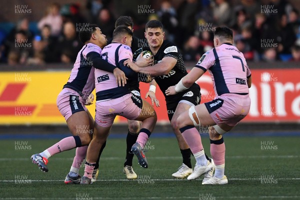 100126 - Cardiff Rugby v Racing 92 - EPCR Challenge Cup - Vladi Ashvetia of Racing 92 is challenged by Taine Basham of Cardiff Rugby