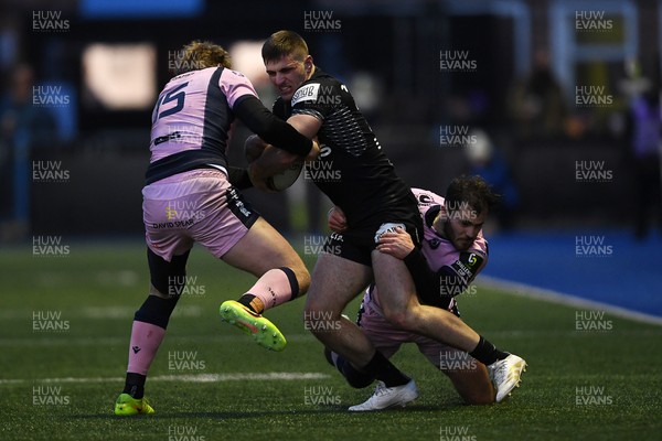 100126 - Cardiff Rugby v Racing 92 - EPCR Challenge Cup - Vladi Ashvetia of Racing 92 is challenged by Jacob Beetham of Cardiff Rugby