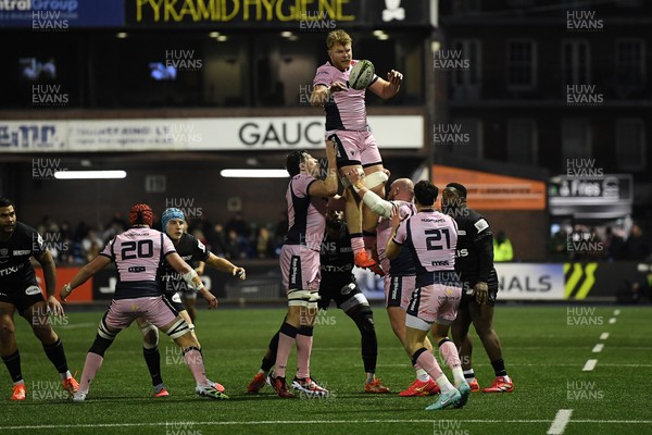 100126 - Cardiff Rugby v Racing 92 - EPCR Challenge Cup - Josh McNally of Cardiff Rugby wins the line-out