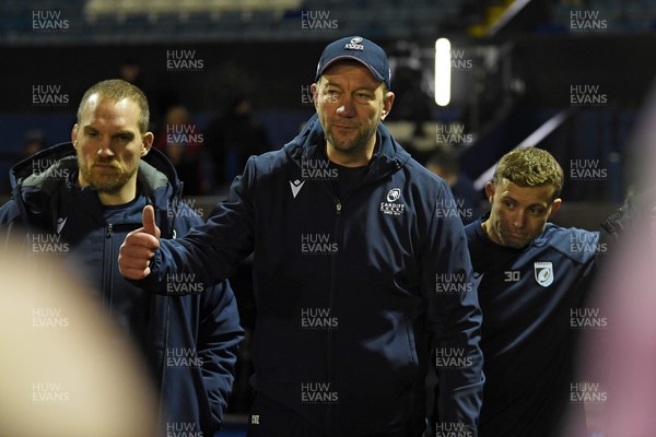 100126 - Cardiff Rugby v Racing 92 - EPCR Challenge Cup - Cardiff interim head coach, Corniel Van Zyl leads his sides team huddle at full time