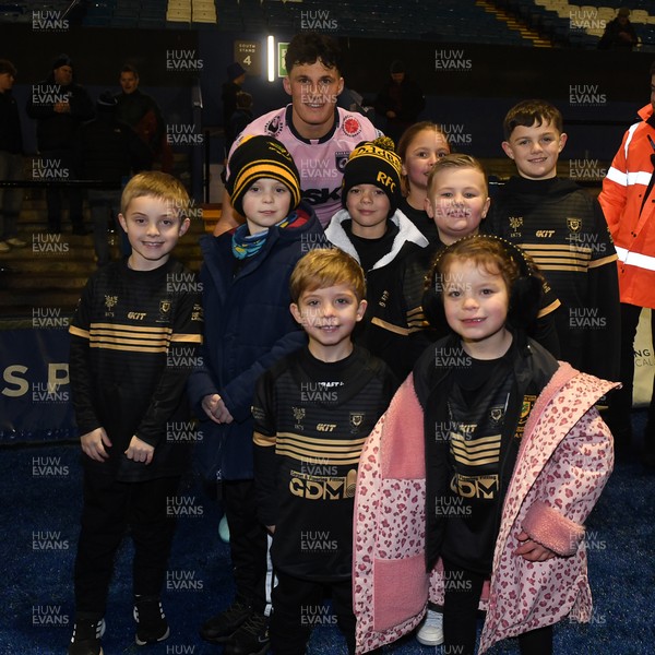 100126 - Cardiff Rugby v Racing 92 - EPCR Challenge Cup - Ellis Bevan of Cardiff Rugby with fans at full time
