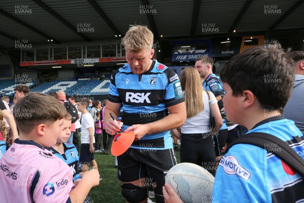 060925 - Cardiff Rugby v Richmond - Preseason Friendly - Players of Cardiff Rugby meet the fans and supporters after the game has finished