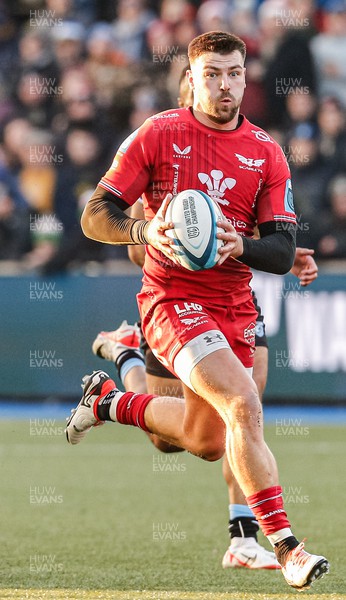 021223 - Cardiff Rugby v Scarlets - United Rugby Championship - Johnny Williams of Scarlets on the attack
