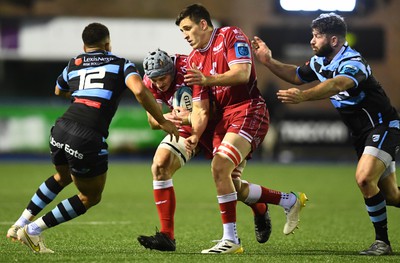 070123 - Cardiff v Scarlets - United Rugby Championship - Jonathan Davies of Scarlets takes on Ben Thomas of Cardiff