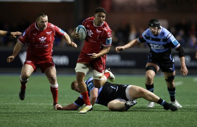 070123 - Cardiff Rugby v Scarlets - United Rugby Championship - Dan Davis of Scarlets makes a break