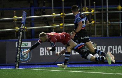 070123 - Cardiff Rugby v Scarlets - United Rugby Championship - Johnny McNicholl of Scarlets scores a try