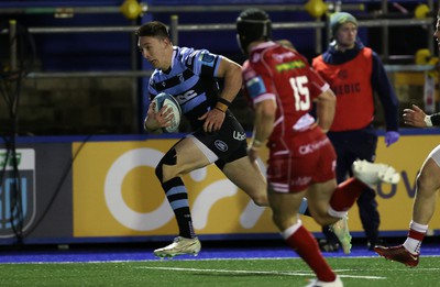 070123 - Cardiff Rugby v Scarlets - United Rugby Championship - Josh Adams of Cardiff runs in to score a try