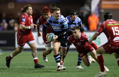 070123 - Cardiff Rugby v Scarlets - United Rugby Championship - Owen Lane of Cardiff makes a break