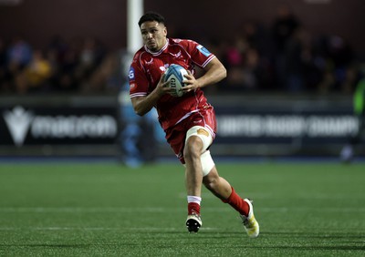 070123 - Cardiff Rugby v Scarlets - United Rugby Championship - Dan Davis of Scarlets 