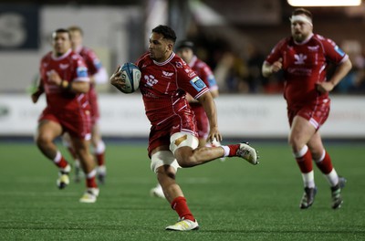 070123 - Cardiff Rugby v Scarlets - United Rugby Championship - Dan Davis of Scarlets 