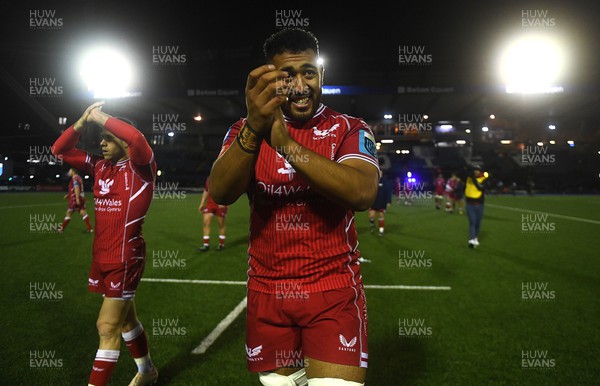 070123 - Cardiff v Scarlets - United Rugby Championship - Carwyn Tuipulotu of Scarlets at the end of the game