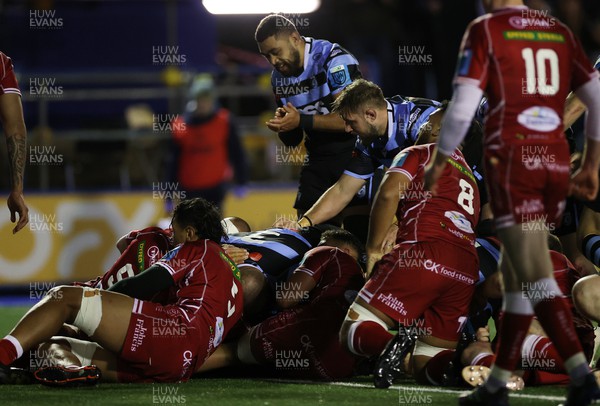 070123 - Cardiff Rugby v Scarlets - United Rugby Championship - Rhys Carre of Cardiff celebrates with team mates after scoring a try