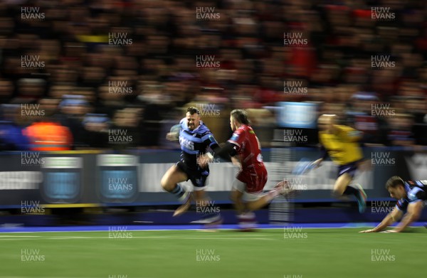 070123 - Cardiff Rugby v Scarlets - United Rugby Championship - Owen Lane of Cardiff is tackled by Steff Evans of Scarlets 