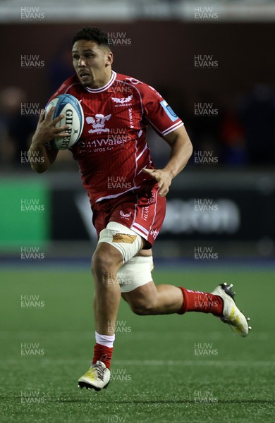 070123 - Cardiff Rugby v Scarlets - United Rugby Championship - Dan Davis of Scarlets 
