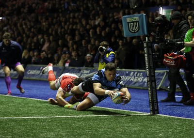 191225 - Cardiff Rugby v Scarlets - United Rugby Championship - Mason Grady of Cardiff gets past Eddie James of Scarlets to score a try