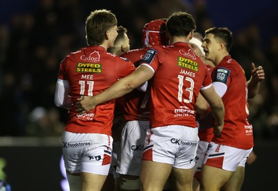 191225 - Cardiff Rugby v Scarlets - United Rugby Championship - Gareth Davies of Scarlets celebrates scoring a try with team mates
