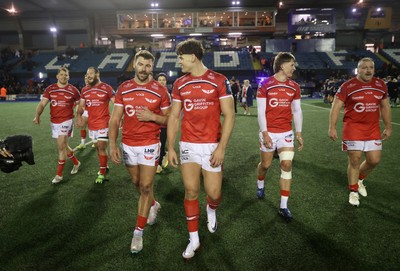 191225 - Cardiff Rugby v Scarlets - United Rugby Championship - Johnny Williams and Eddie James of Scarlets at full time